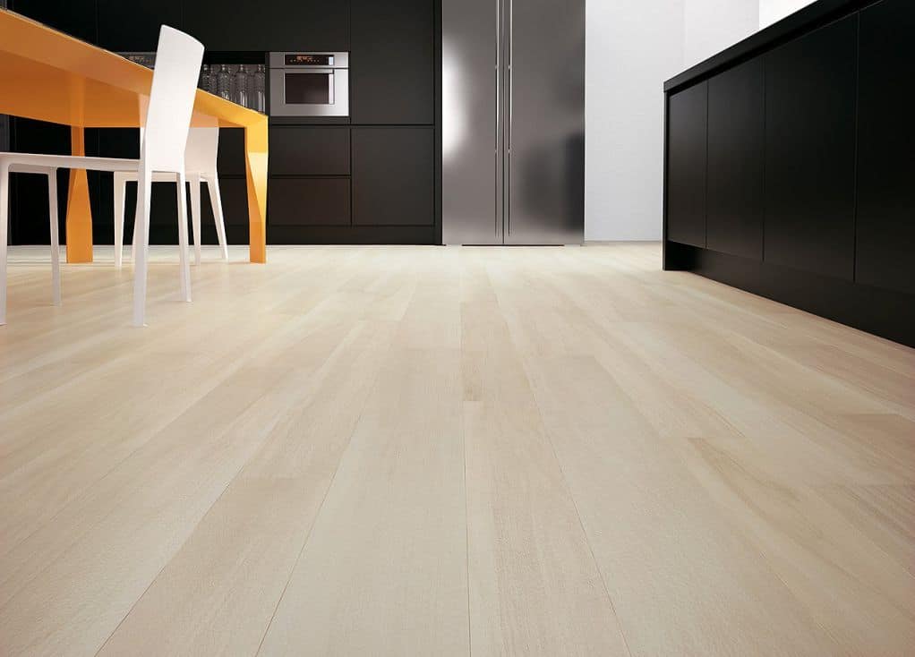 Gạch vân gỗ mang nhiều ưu điểm vượt trội so với gỗ tự nhiên/gỗ công nghiệp